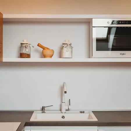 Loft In Old Town - Ac & Netflix Apartment